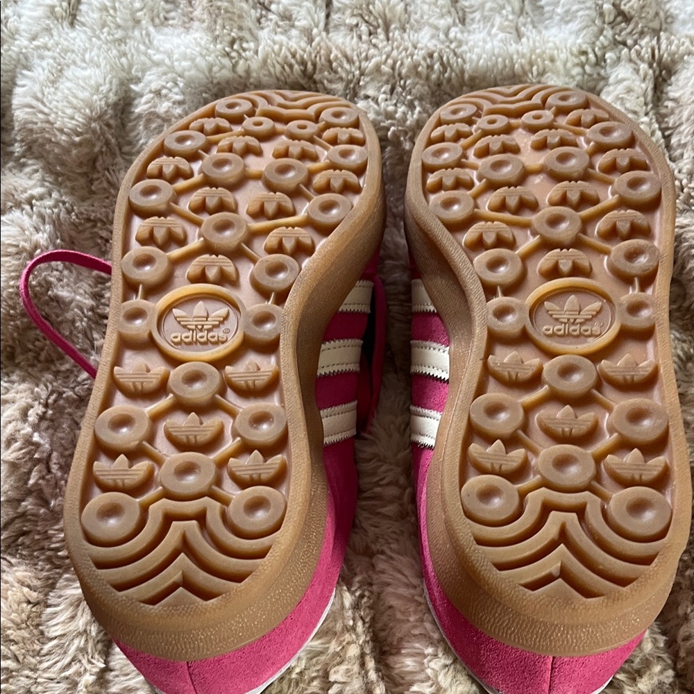 Adidas Women's Fuchsia Gazelle Sneakers NWOT - Picture 5 of 6